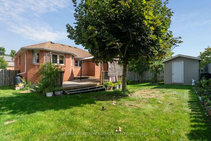 Photo 40 at 3 Bronze Crescent, Bradford, Bradford West Gwillimbury