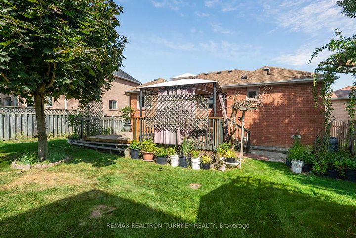 Photo 41 at 3 Bronze Crescent, Bradford, Bradford West Gwillimbury