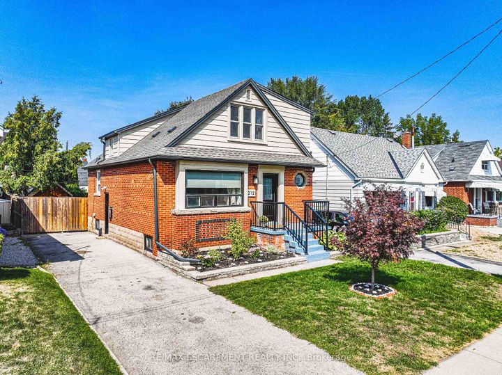 Photo 1 at 212 Rodgers Road, Bartonville, Hamilton