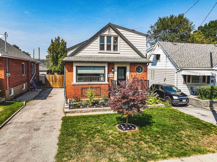 Photo 2 at 212 Rodgers Road, Bartonville, Hamilton