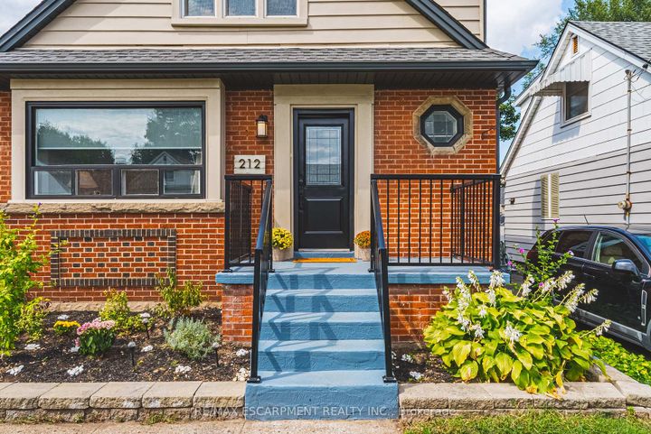 Photo 4 at 212 Rodgers Road, Bartonville, Hamilton