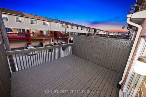 Photo 6 at 77 Coyote Crescent, Rouge E11, Toronto