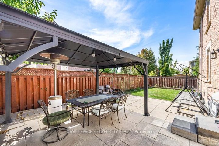 Photo 34 at 73 Hollywood Hill Circle, Vellore Village, Vaughan