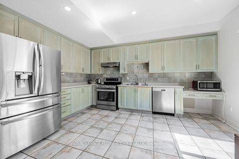 Photo 16 at 73 Hollywood Hill Circle, Vellore Village, Vaughan