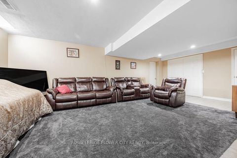 Photo 30 at 73 Hollywood Hill Circle, Vellore Village, Vaughan