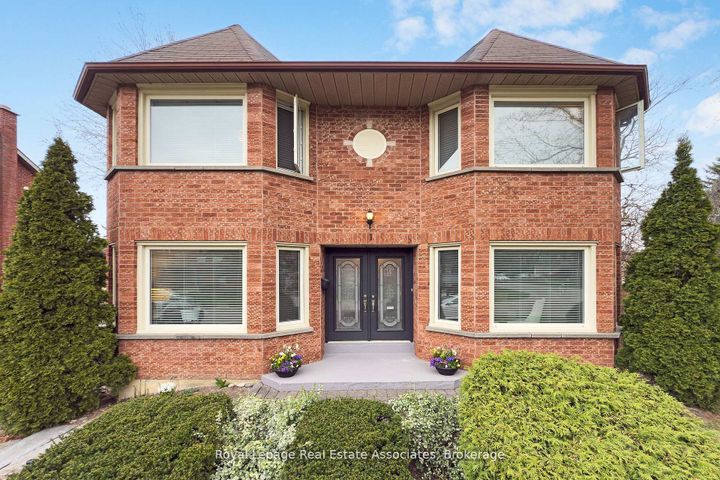 Photo 2 at 1 Brookbank Court, Heart Lake East, Brampton