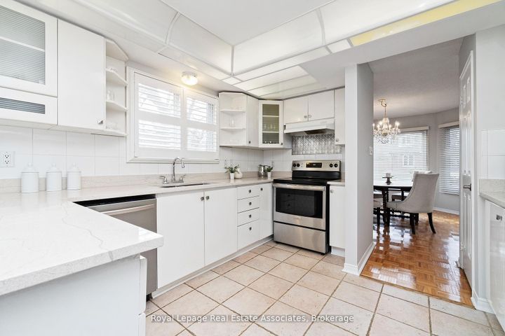 Photo 8 at 1 Brookbank Court, Heart Lake East, Brampton