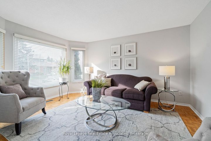 Photo 11 at 1 Brookbank Court, Heart Lake East, Brampton