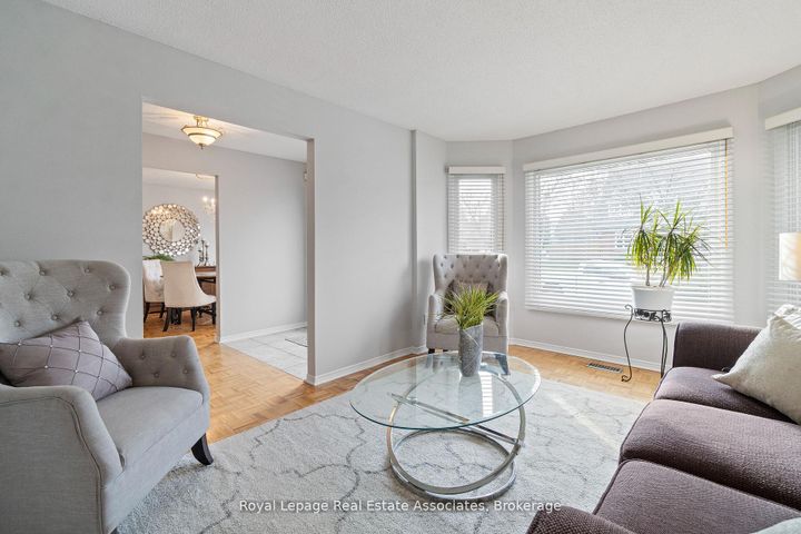 Photo 12 at 1 Brookbank Court, Heart Lake East, Brampton