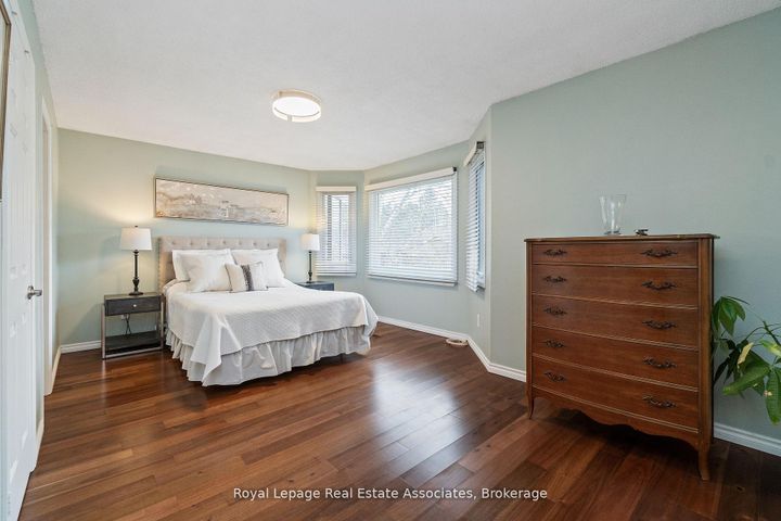 Photo 18 at 1 Brookbank Court, Heart Lake East, Brampton