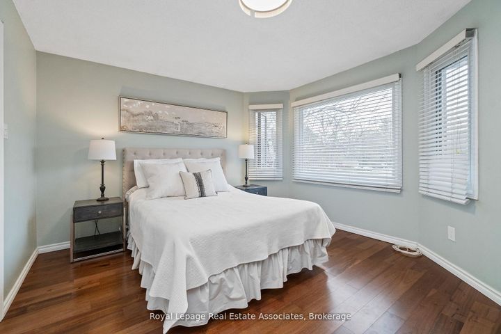 Photo 19 at 1 Brookbank Court, Heart Lake East, Brampton