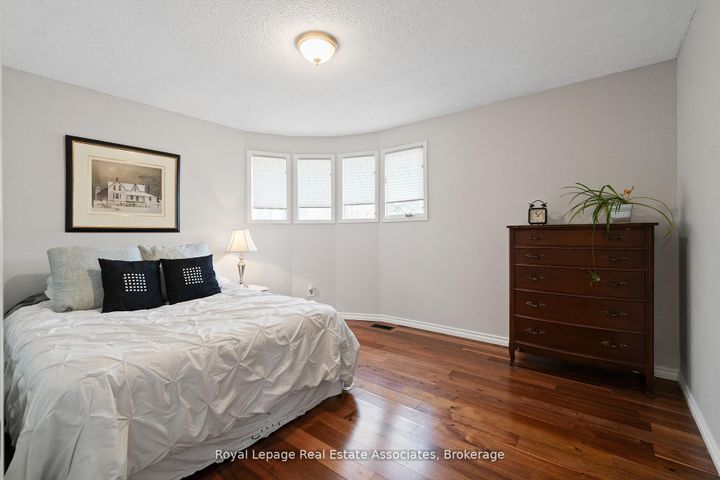 Photo 21 at 1 Brookbank Court, Heart Lake East, Brampton