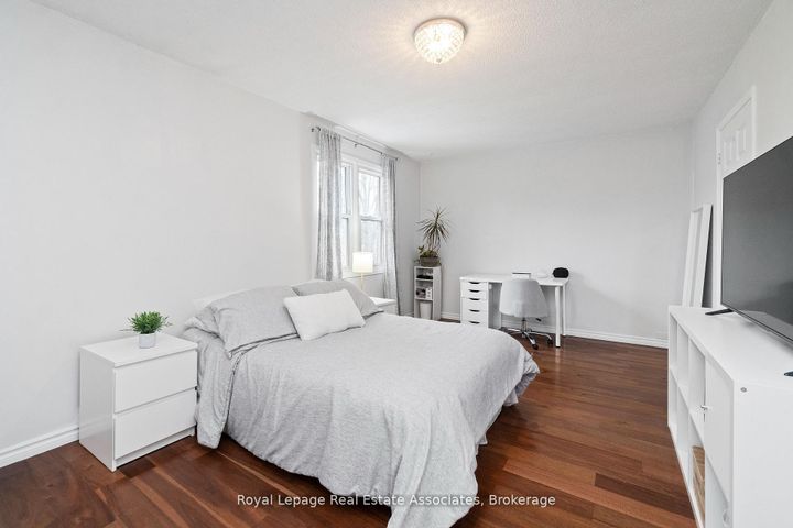 Photo 23 at 1 Brookbank Court, Heart Lake East, Brampton