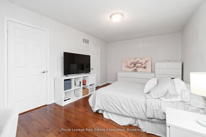 Photo 24 at 1 Brookbank Court, Heart Lake East, Brampton