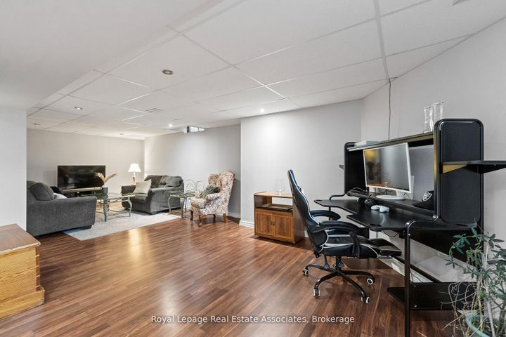 Photo 27 at 1 Brookbank Court, Heart Lake East, Brampton