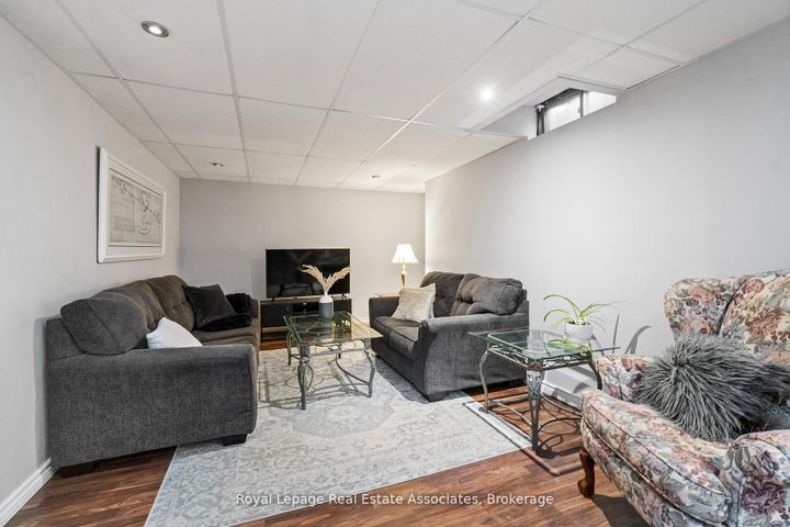 Photo 28 at 1 Brookbank Court, Heart Lake East, Brampton