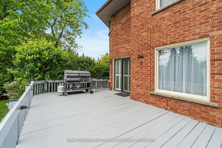 Photo 30 at 1 Brookbank Court, Heart Lake East, Brampton
