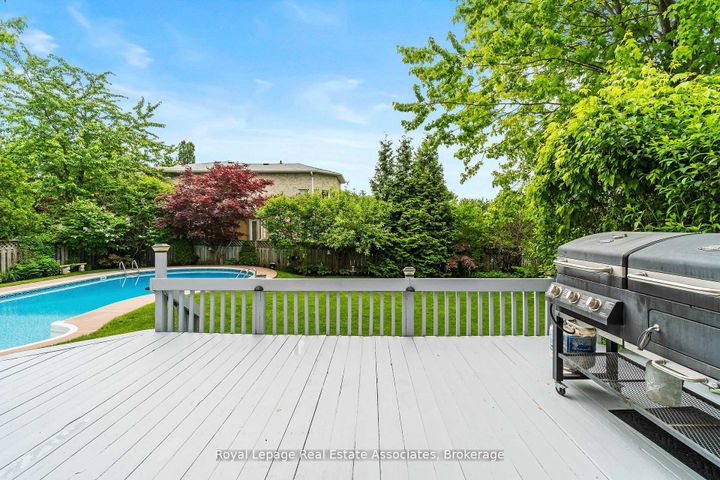 Photo 31 at 1 Brookbank Court, Heart Lake East, Brampton