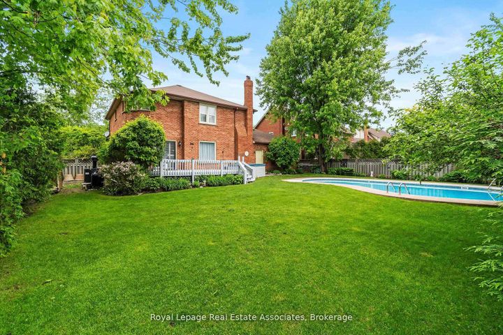 Photo 33 at 1 Brookbank Court, Heart Lake East, Brampton
