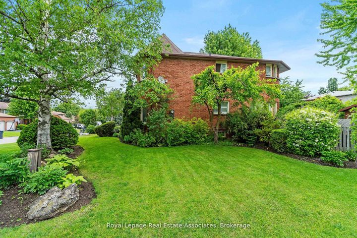 Photo 35 at 1 Brookbank Court, Heart Lake East, Brampton
