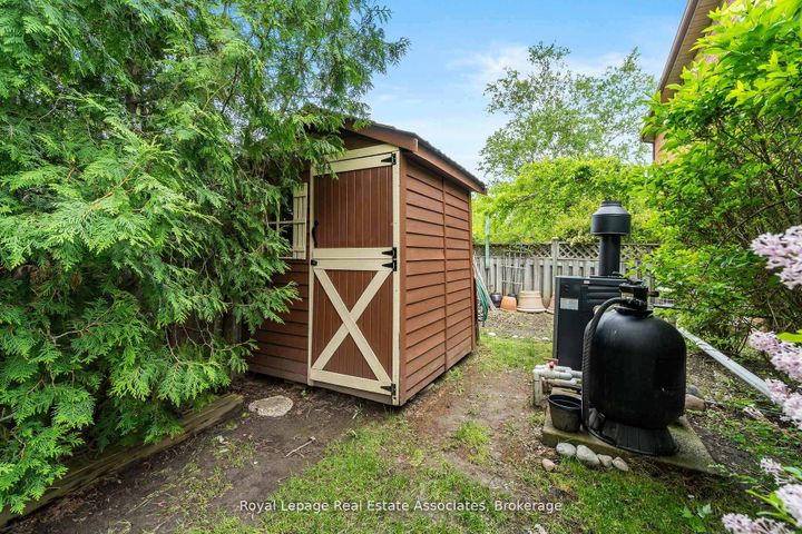 Photo 36 at 1 Brookbank Court, Heart Lake East, Brampton