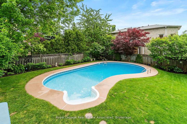 Photo 37 at 1 Brookbank Court, Heart Lake East, Brampton
