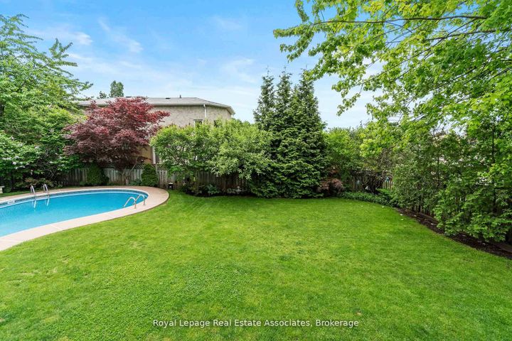 Photo 40 at 1 Brookbank Court, Heart Lake East, Brampton