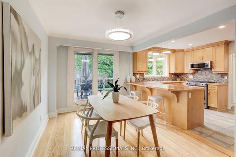 Photo 7 at 30 Tobruk Crescent, Newtonbrook East, Toronto