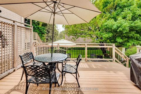 Photo 8 at 30 Tobruk Crescent, Newtonbrook East, Toronto