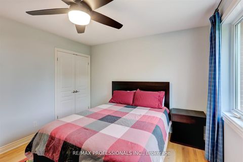 Photo 16 at 30 Tobruk Crescent, Newtonbrook East, Toronto