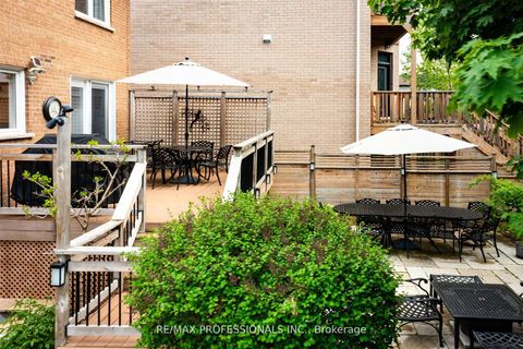Photo 25 at 30 Tobruk Crescent, Newtonbrook East, Toronto