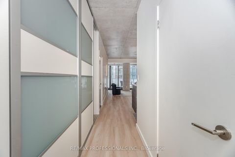 Photo 4 at 716 - 111 Bathurst Street, Waterfront Communities C1, Toronto