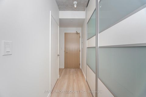 Photo 5 at 716 - 111 Bathurst Street, Waterfront Communities C1, Toronto