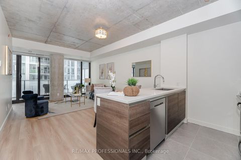 Photo 6 at 716 - 111 Bathurst Street, Waterfront Communities C1, Toronto
