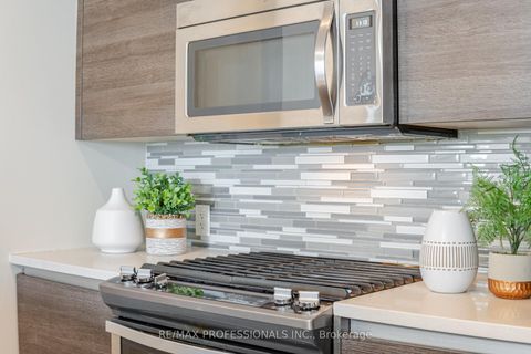 Photo 10 at 716 - 111 Bathurst Street, Waterfront Communities C1, Toronto