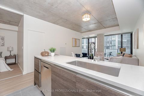 Photo 11 at 716 - 111 Bathurst Street, Waterfront Communities C1, Toronto