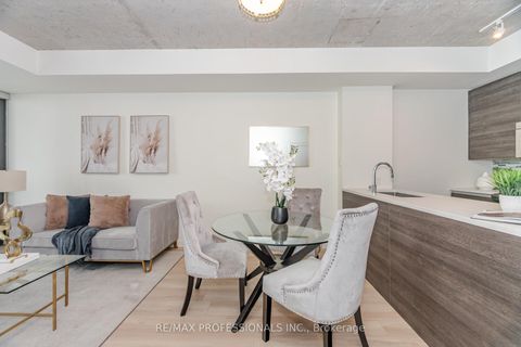 Photo 12 at 716 - 111 Bathurst Street, Waterfront Communities C1, Toronto