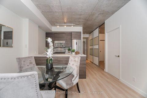 Photo 14 at 716 - 111 Bathurst Street, Waterfront Communities C1, Toronto