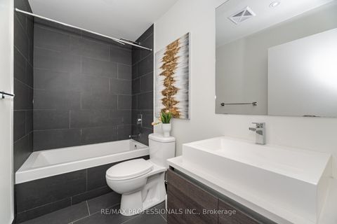 Photo 28 at 716 - 111 Bathurst Street, Waterfront Communities C1, Toronto