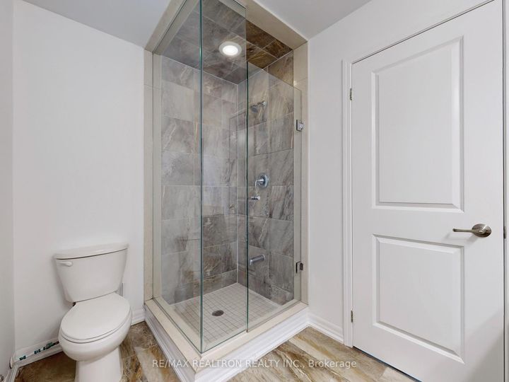 Photo 6 at 370 Timberland Gate, GO Glenorchy, Oakville