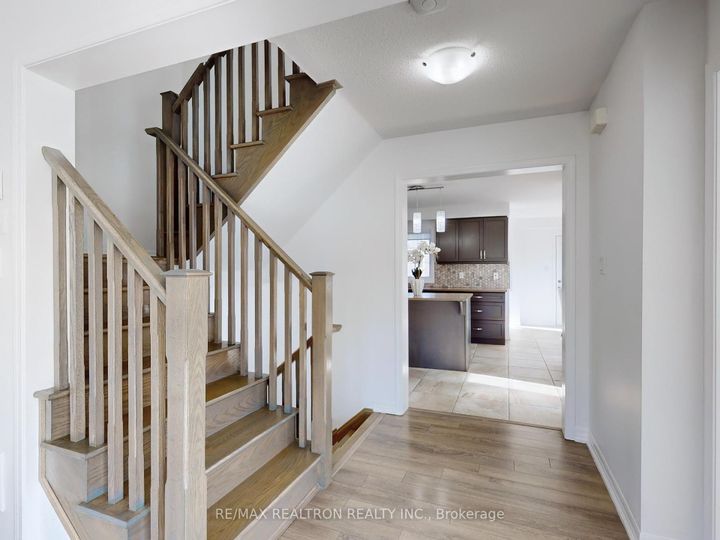 Photo 24 at 370 Timberland Gate, GO Glenorchy, Oakville