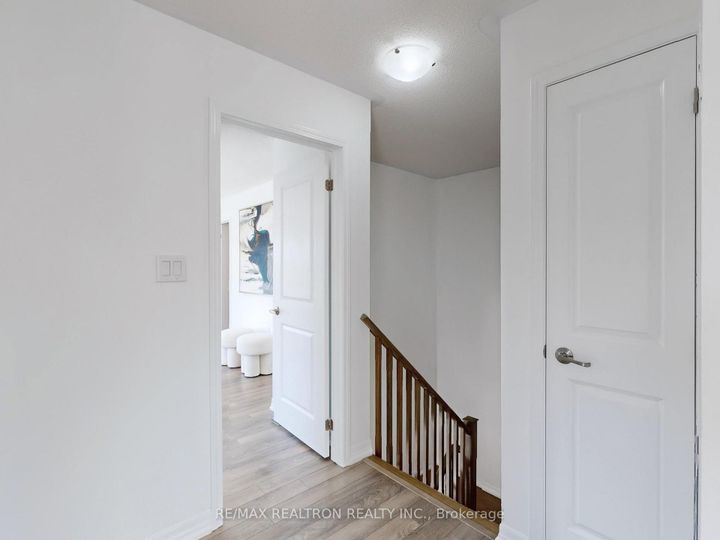 Photo 25 at 370 Timberland Gate, GO Glenorchy, Oakville