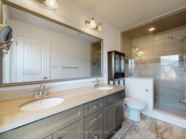 Photo 30 at 370 Timberland Gate, GO Glenorchy, Oakville
