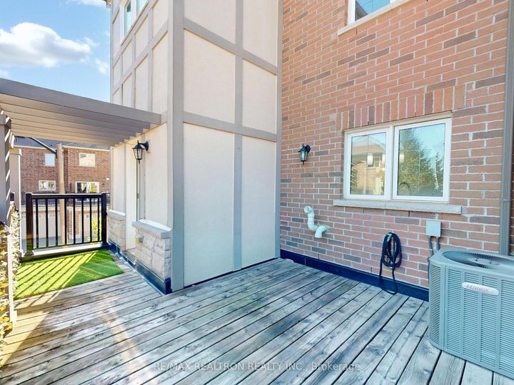 Photo 39 at 370 Timberland Gate, GO Glenorchy, Oakville