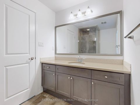 Photo 5 at 370 Timberland Gate, GO Glenorchy, Oakville