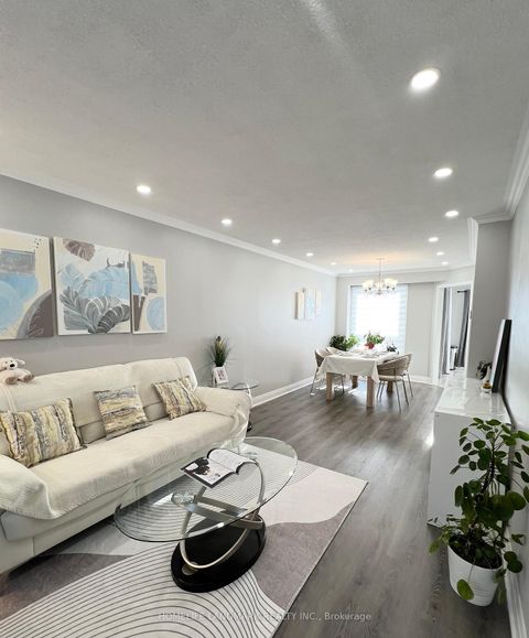 Photo 2 at 80 Lorna Rae Boulevard E, Milliken, Toronto
