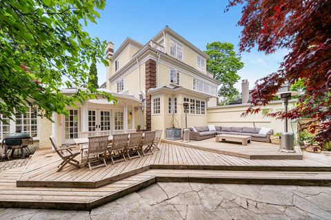 Photo 4 at 25 Strathgowan Crescent, Lawrence Park South, Toronto