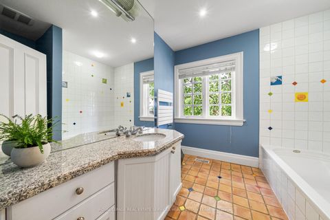 Photo 35 at 25 Strathgowan Crescent, Lawrence Park South, Toronto