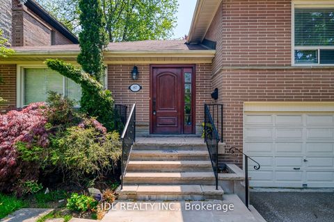 Photo 1 at 87 Munro Boulevard, Windfields, Toronto