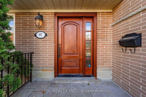 Photo 2 at 87 Munro Boulevard, Windfields, Toronto